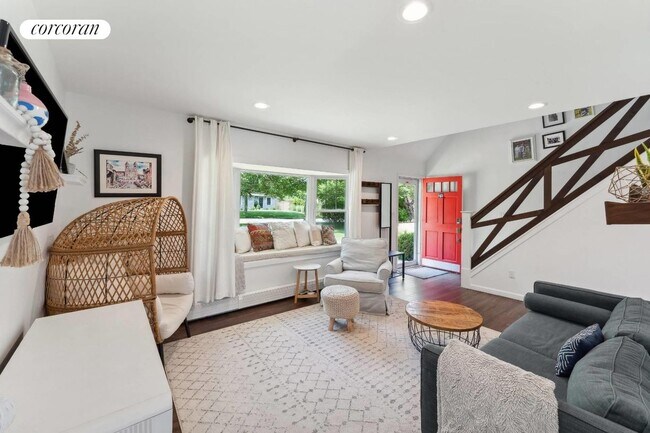 Photo - 14 Meadowgrass Ln