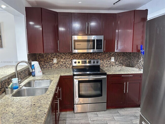 Building Photo - 17000 NW 67th Ave Unit 344
