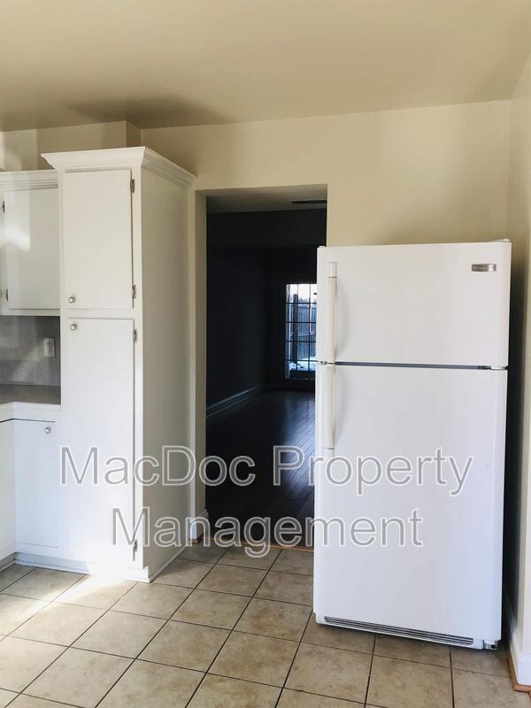 Photo - 405 Olde Greenwich Cir