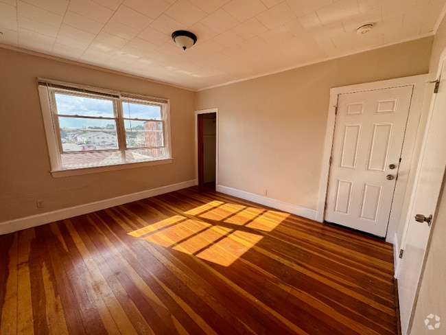 Building Photo - 45 Slater St Rental