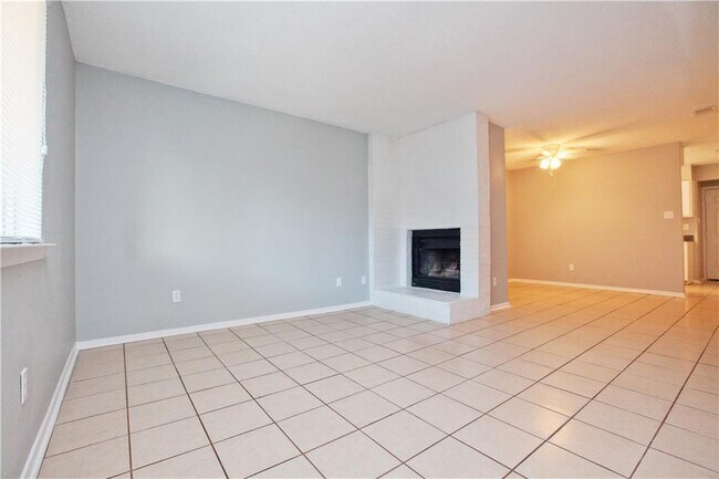 Photo - 8401 Colony Loop Dr