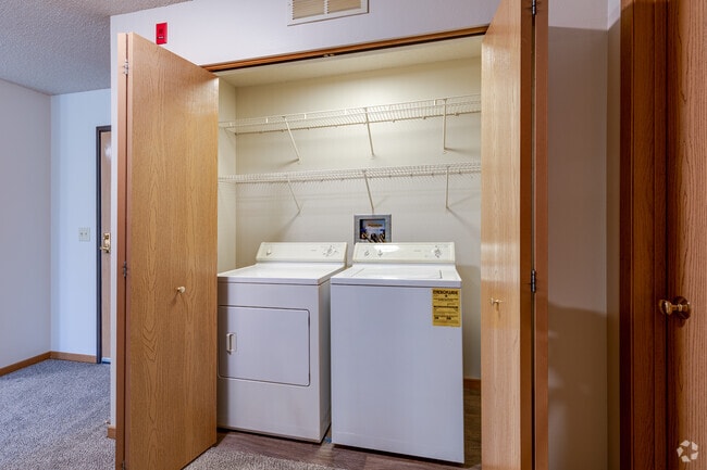 2BR, 1BA - 915SF - Laundry
