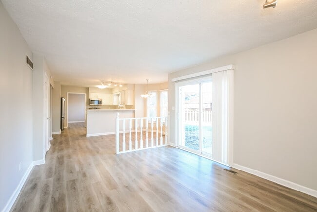 Photo - 656 Sunbird Cir