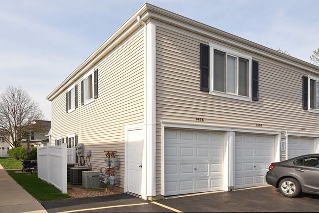 Photo - 1436 Quaker Ln