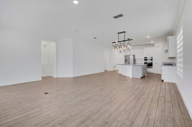 8318 Vivaro Isle Way