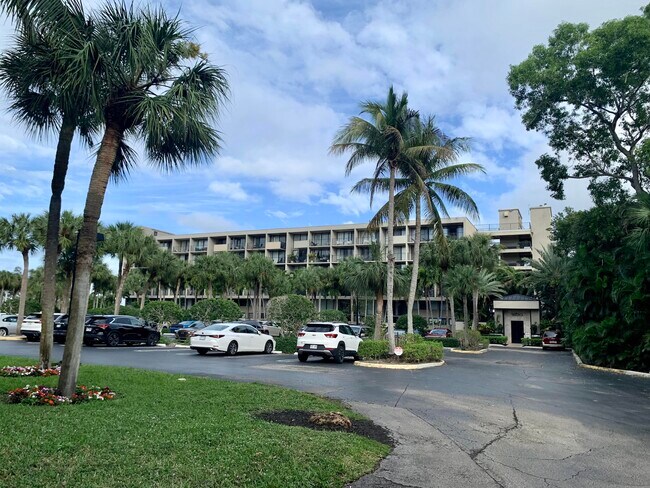 Photo - 1830 Embassy Dr Unit 412