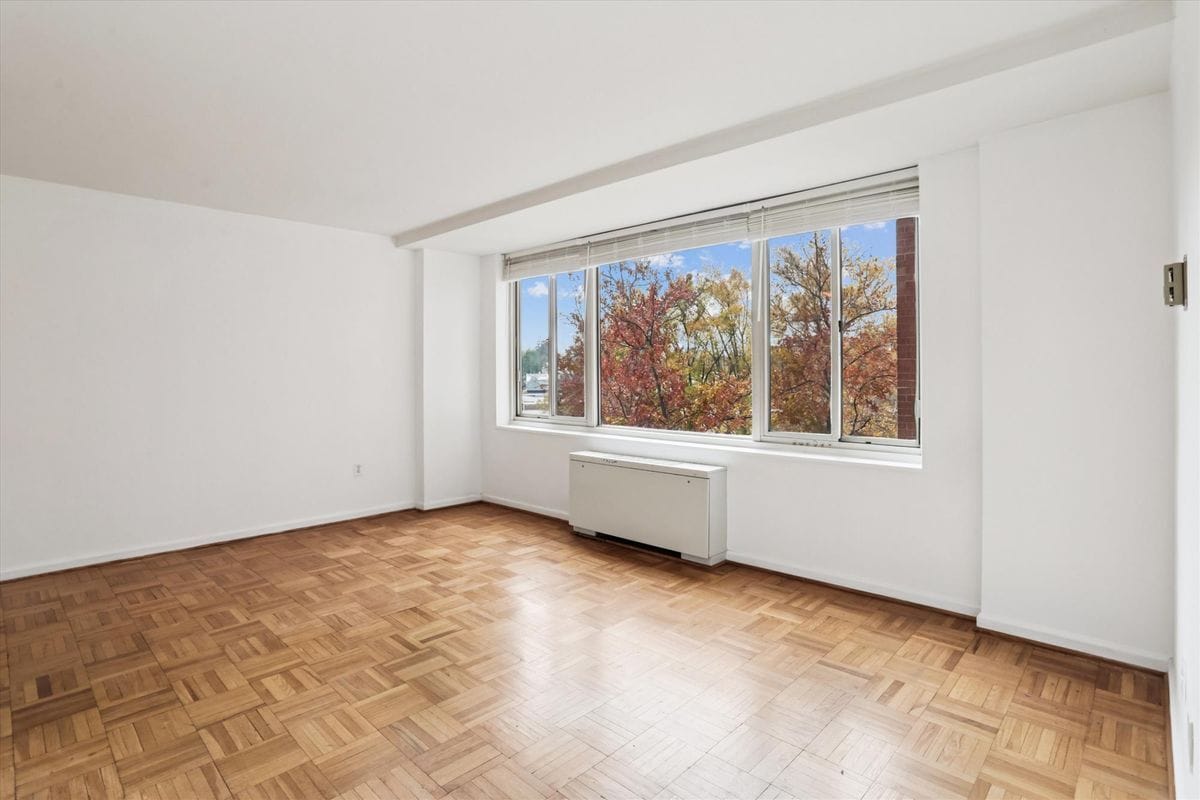 Photo - 4000 Tunlaw Rd NW