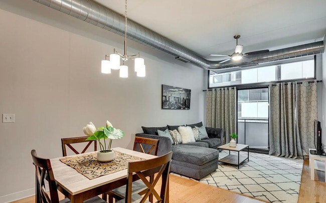 Photo - 660 W Wayman St