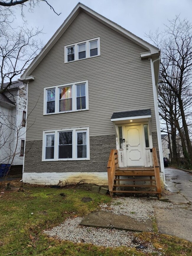 Building Photo - 1856 Lampson Rd Unit 3