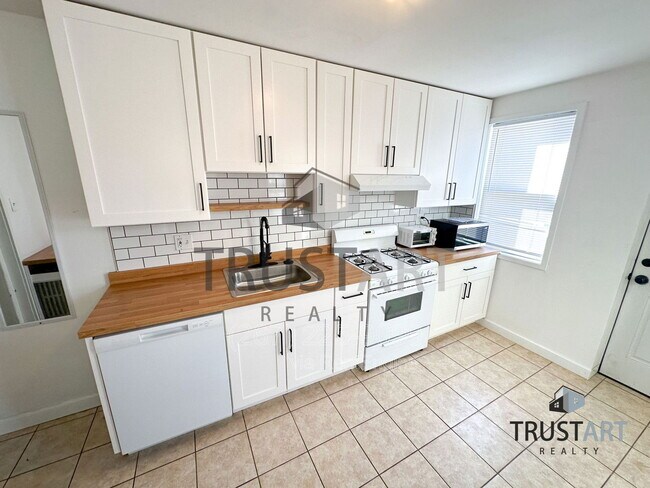 Photo - 2834 E Venango St