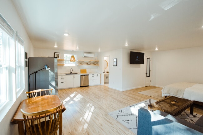 1915 Sanger Ave Unit Garage Apartment