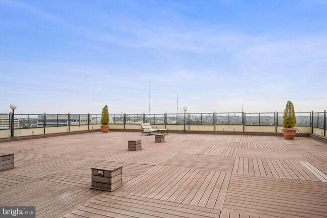 Photo - 4515 Willard Ave Unidad 815S