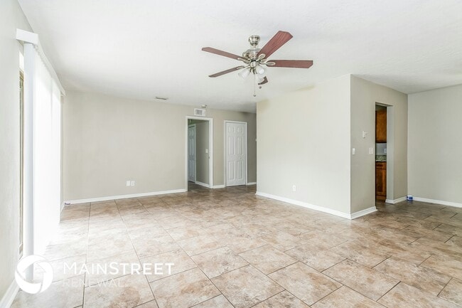 Photo - 856 Wakaw Ln SW