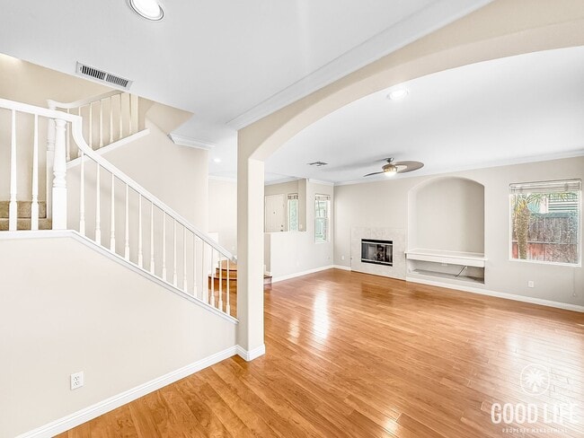 Photo - Modern 3-Bedroom Home with Backyard, Beaut...