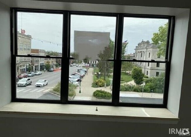 Building Photo - 205 N Walnut St Rental