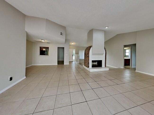 Photo - 102 Cascade St