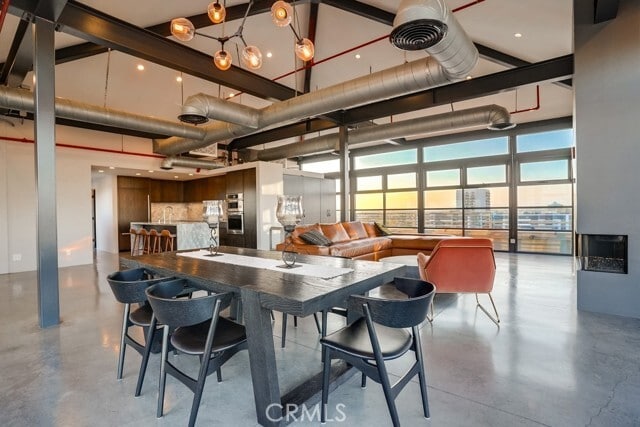 Photo - 100 W 5th St