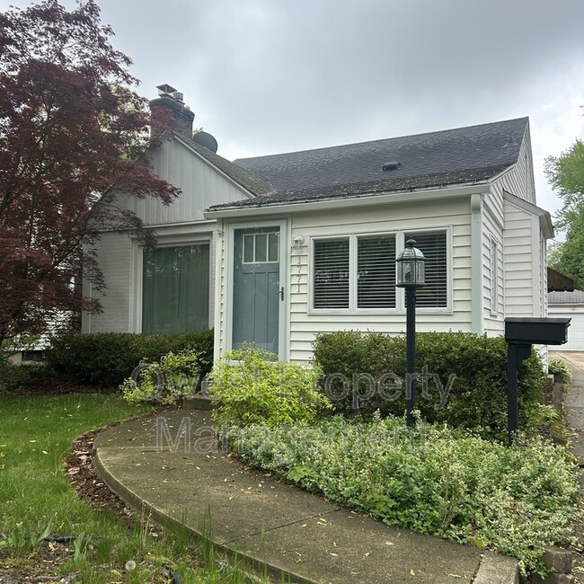 Photo - 1771 Warwick Rd SE House