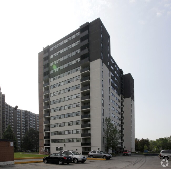 Photo - 555 The West Mall