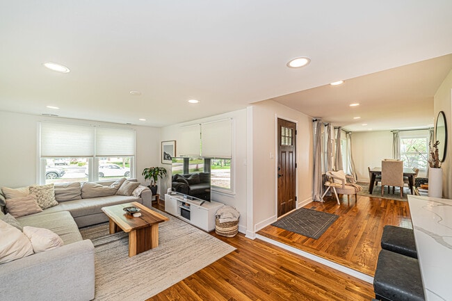 Photo - 418 S Rose St