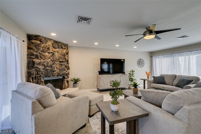 Photo - 2587 Swan Ln