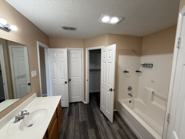 Photo - 6519 88th St