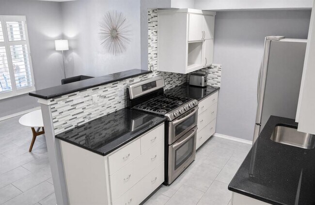 Photo - 505 W 7th St Unit 109