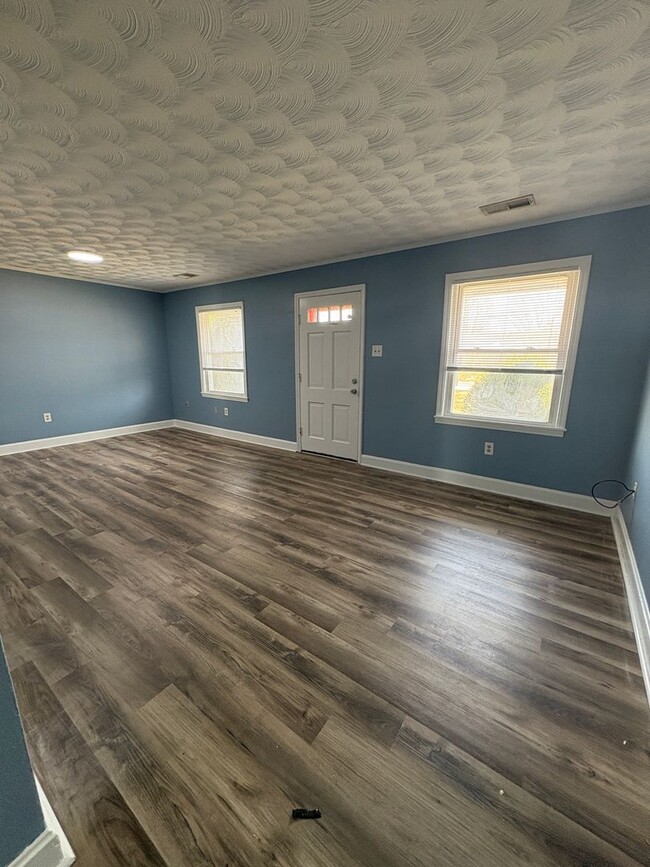 Photo - 1303 Collett Ln