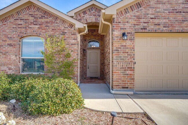 Photo - Perfectly located. 3 Bedroom, 2 Bath Home in Twin Mills- Eagle Mountain Saginaw ISD- 76179