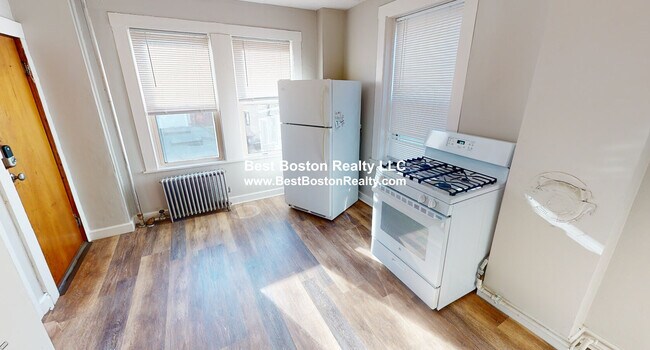 Building Photo - 5 Elmer St Unit 2