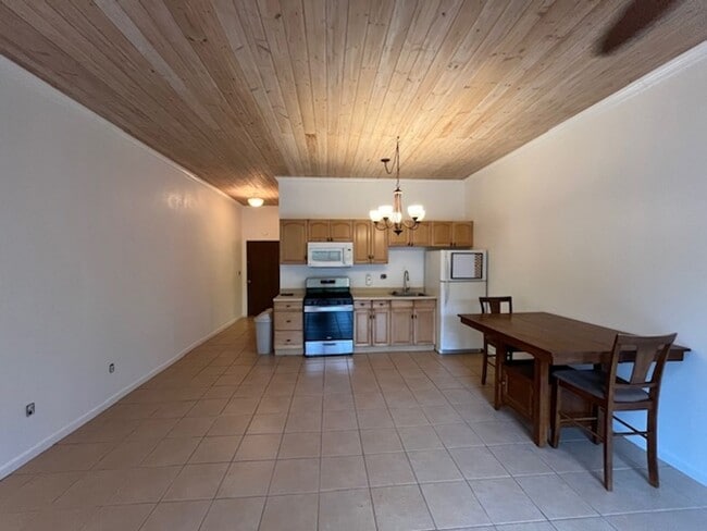 Photo - Orchid Manor Studio - Lease Pending