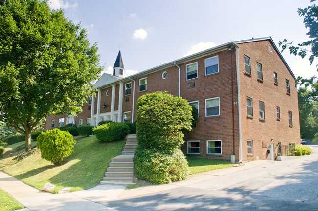 Building Exterior - Tremaine Place Apartments