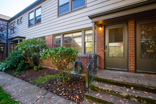 Photo - Charming 2-Story Irvington 2 Bedroom w/ Dishwasher & Hardwood Floors!! Unit 11