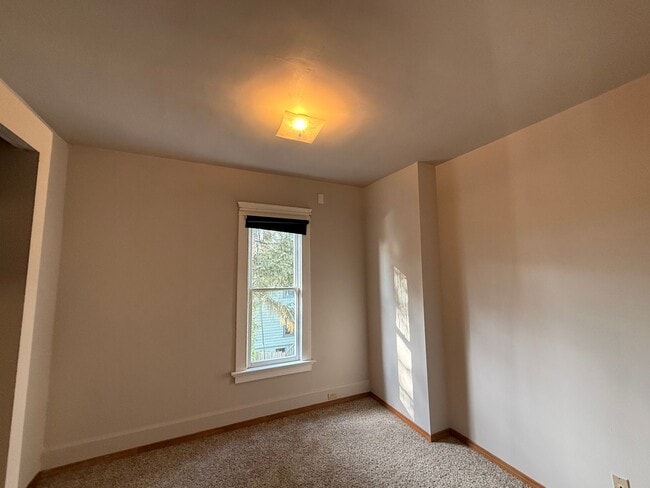 Photo - M1614 #1-3 Unit M1614-3