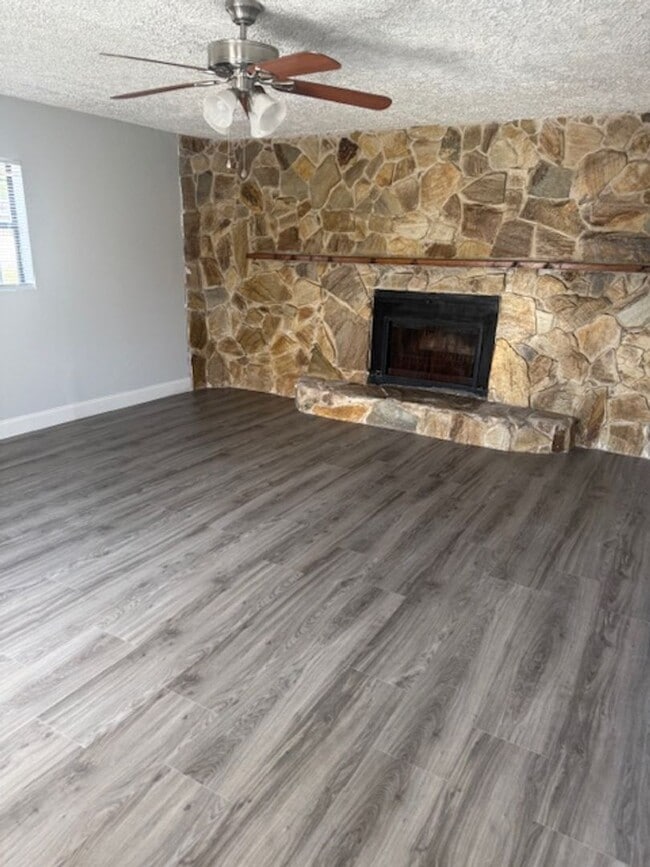 Photo - 527 A Ln