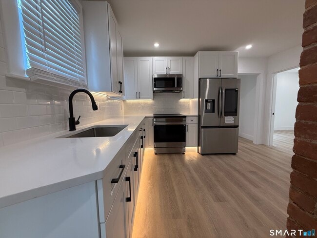 21-23-23 Elliott St Unit 2