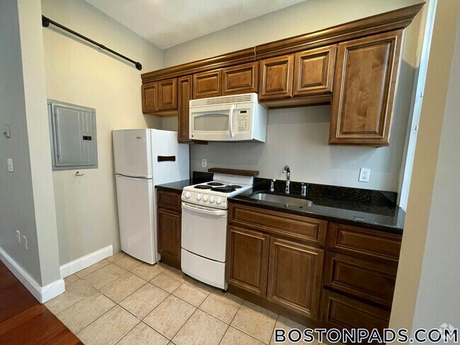 Building Photo - 250 Newbury St Rental