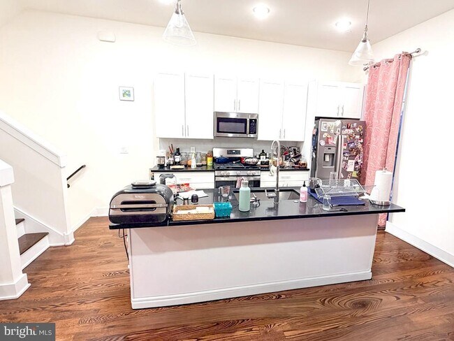 Photo - 1754 N Randolph St