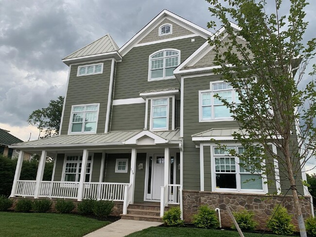 front - 129 Green St Unit B