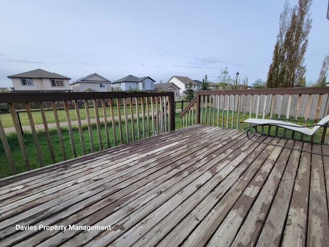 Photo - 6035-6034 4 Ave SW