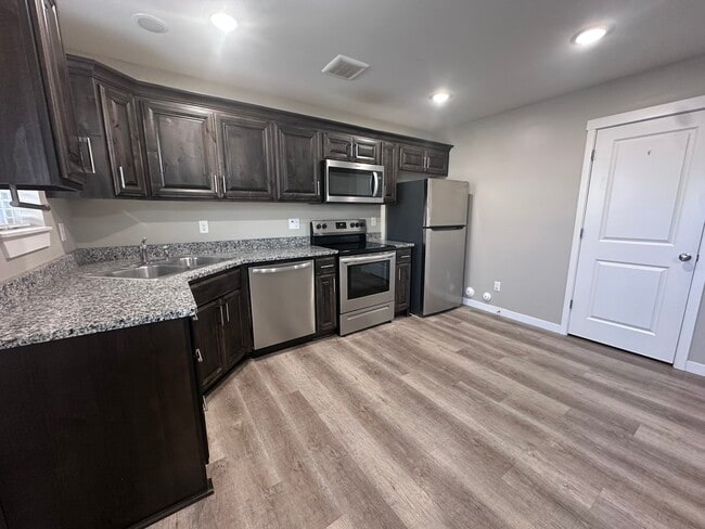 Photo - 550 Trails End