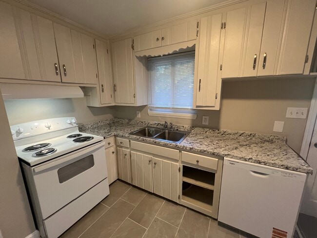 Photo - 2933 Courtney Rd