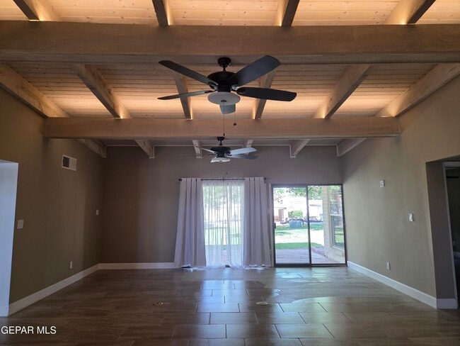 Photo - 15000 Ashford St