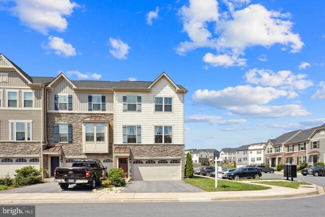 Building Photo - 6012 Pecking Stone St Rental