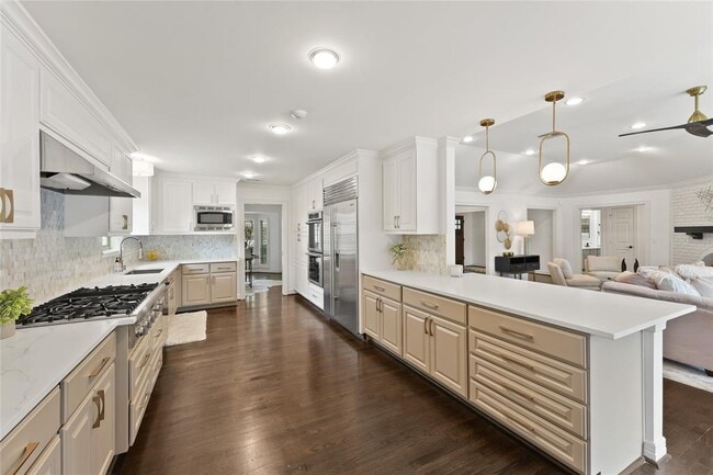 Photo - 7903 Burgoyne Dr. House