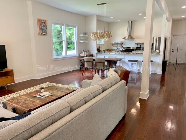 Photo - 707 S East St