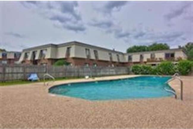 Photo - 9 Hallmark Gdns Unit 9  hallmark   9