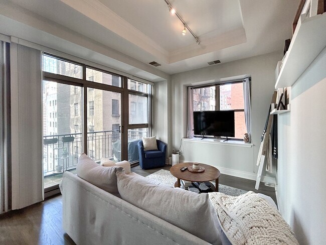 212 W Washington St Unit 1513