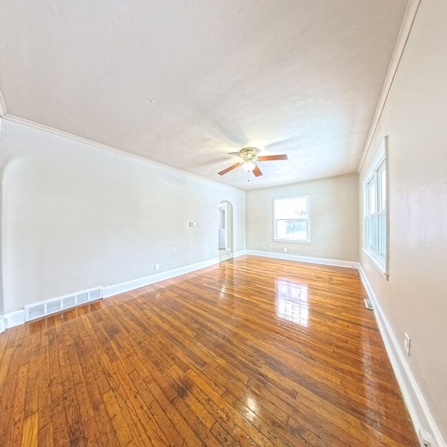 2502 Woodland Ave
