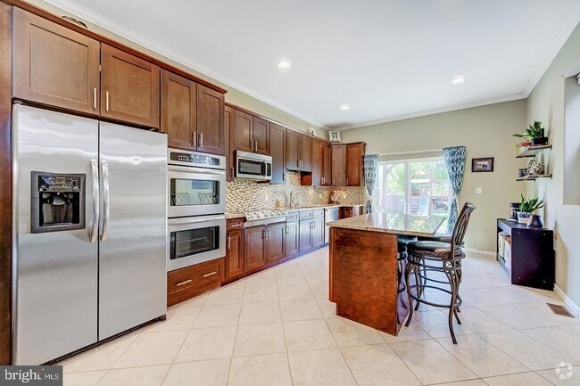 Building Photo - 2608 Edgemont St Rental